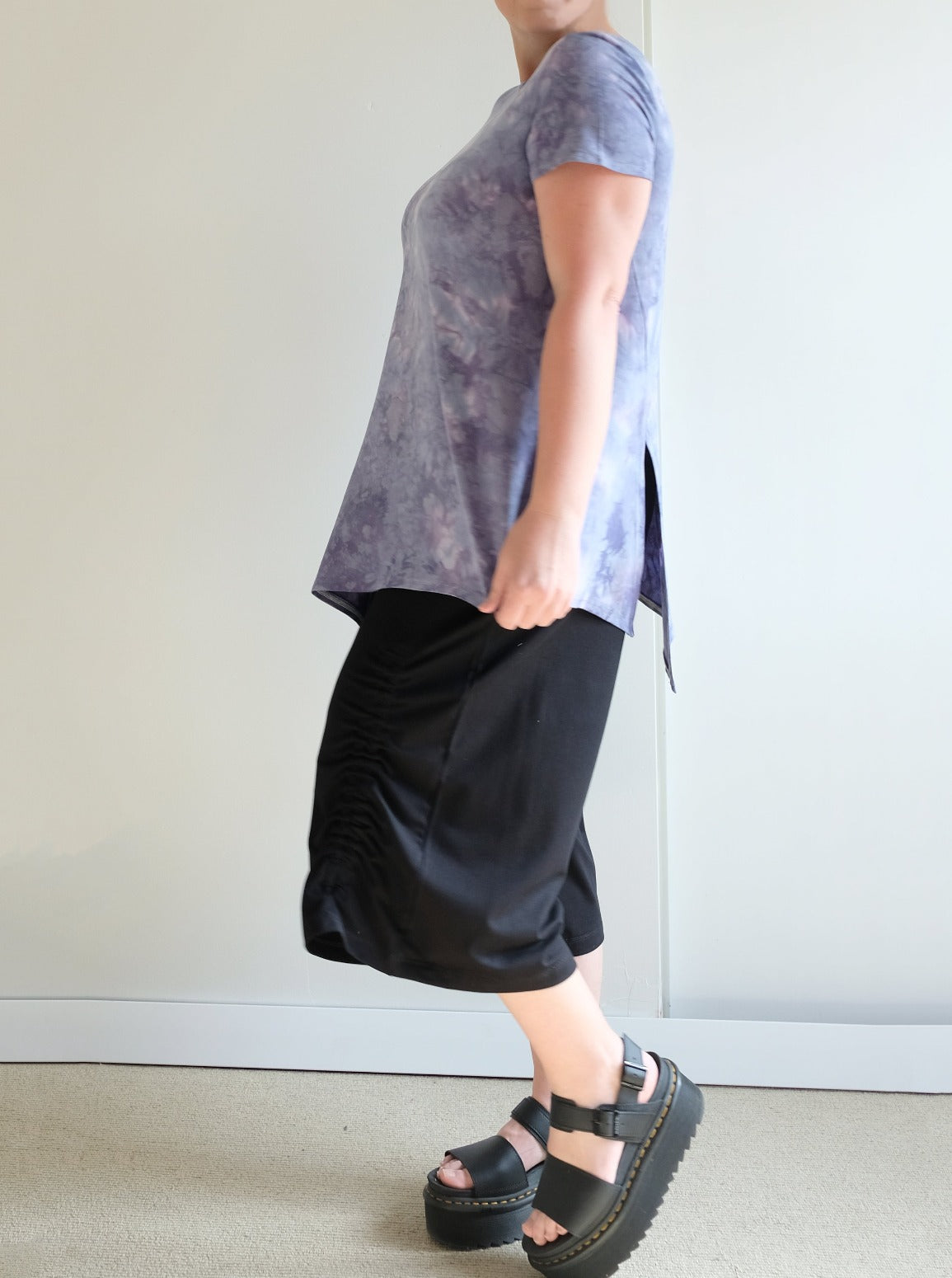 REVERSIBLE ASYMMETRIC SHORT SLEEVE TEE: Made to order