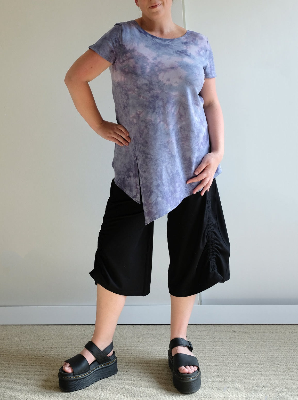 REVERSIBLE ASYMMETRIC SHORT SLEEVE TEE: Made to order